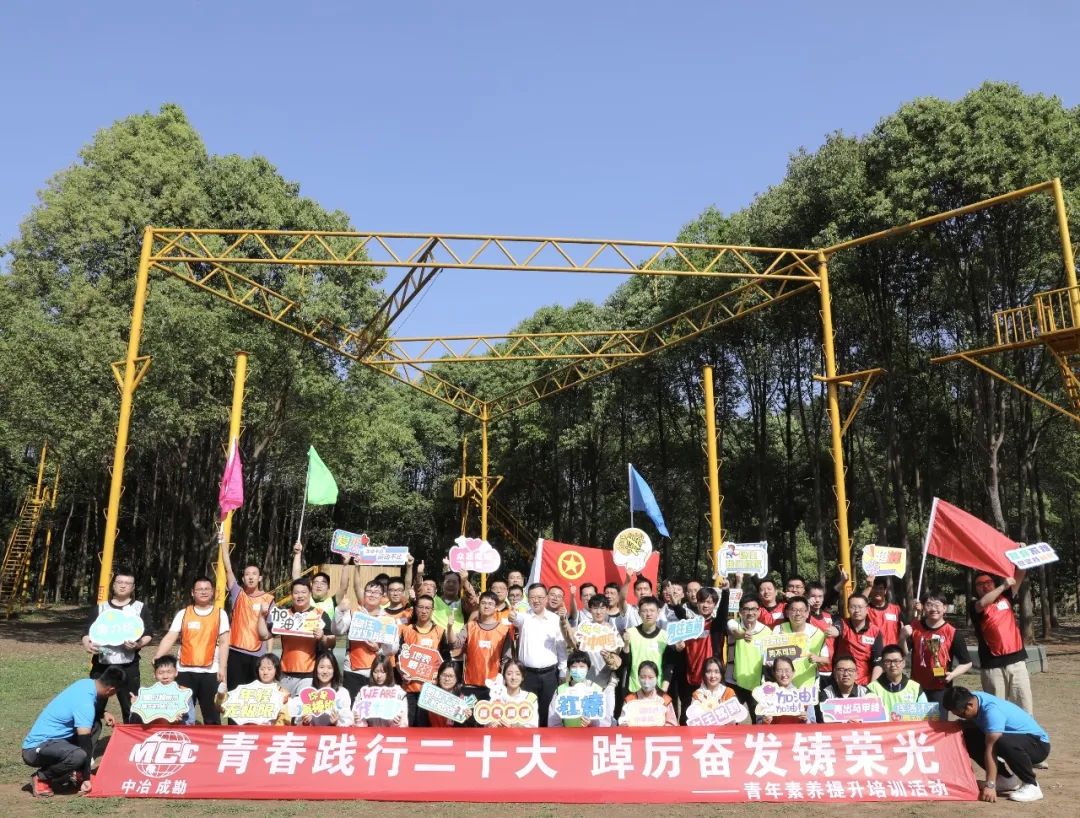 指明了向着第二个百年奋斗目标进军的前